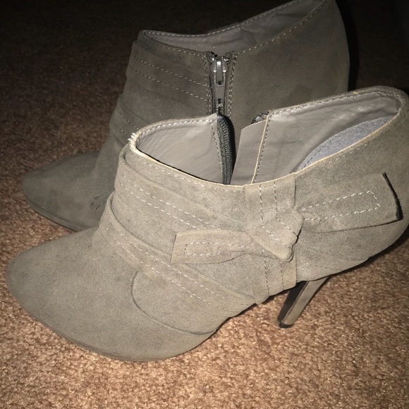 Grey Booties - Picture 1 of 4